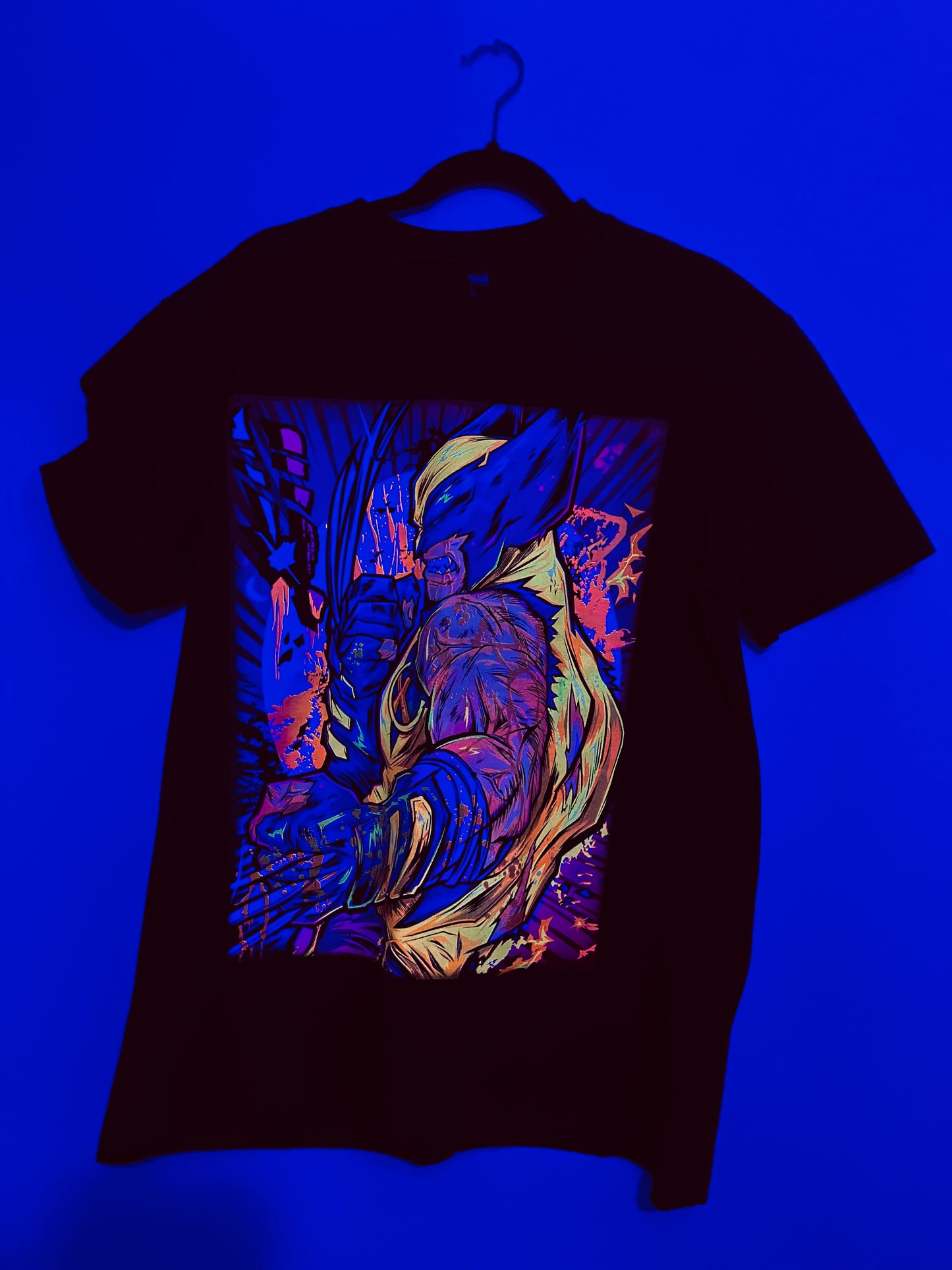 Wolverine Iconic Yellow Suit Vibrant Neón T-Shirt (Front & Back Print)