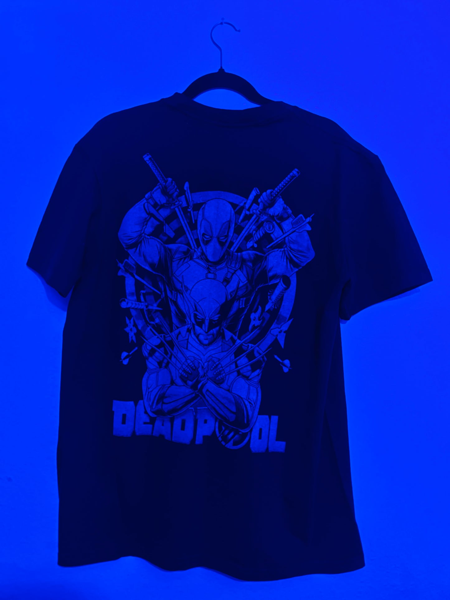 Wolverine Iconic Yellow Suit Vibrant Neón T-Shirt (Front & Back Print)